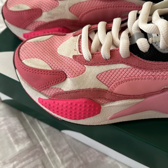 Women’s size 6 puma tennis shoes - Picture 3 of 6
